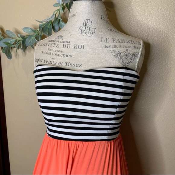 bebe ~ Maxi Dress Slit Open Back - Picture 3 of 9